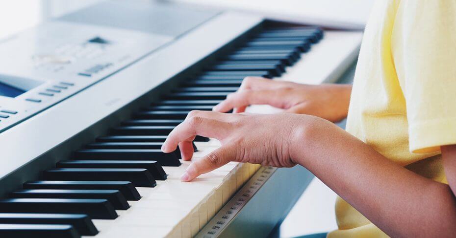What keyboard should I get for piano lessons?